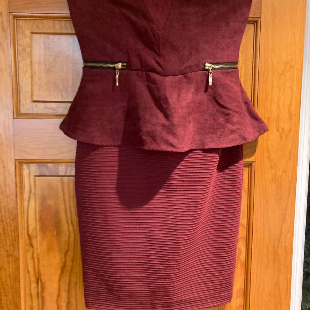 Peplum dress by Venus Gorgeous zippers & suede like material Size 6 Burgundy